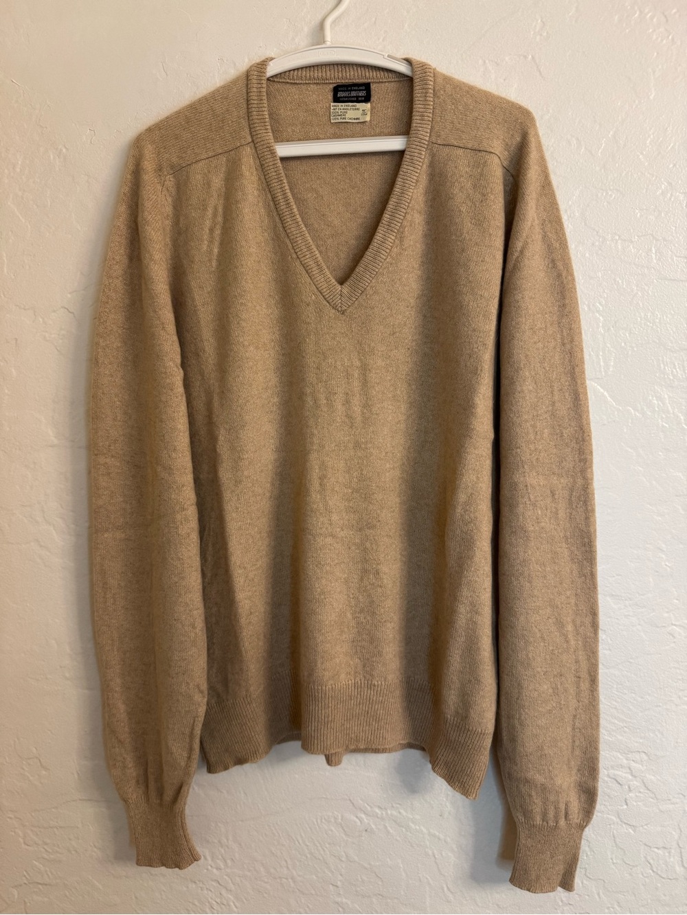 Classic V-Neck Men's Sweater - Camel
